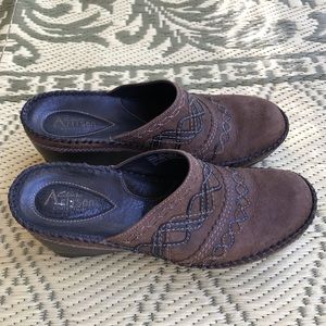 Clarks Artisan Collection Brown Leather Embroidered Western Rustic Clogs Size 7